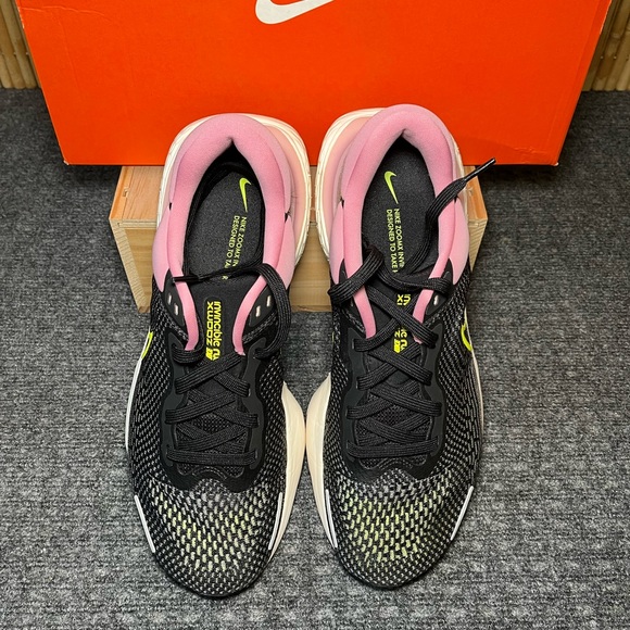 NIKE WMNS ZOOMX INVINCIBLE RUN FK, W12 - Picture 4 of 14